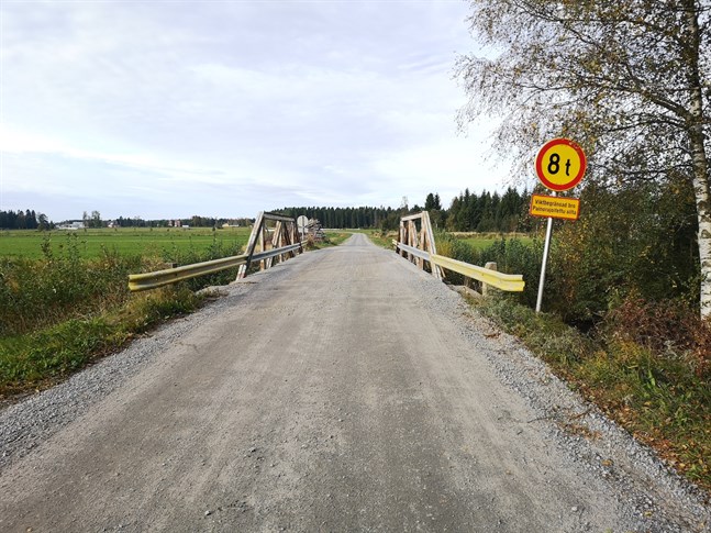 Kittholmsbron i Lövö är stängd från och med måndag och sex veckor framåt.