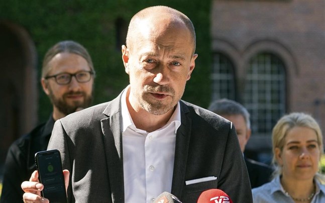 Fler restriktioner kan bli aktuella, enligt hälsominister Magnus Heunicke (S).