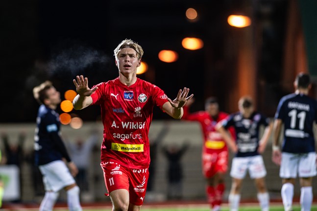 Axel Vidjeskog när han firade 2–0-målet för Jaro mot AC Oulu den 25 september 2020.