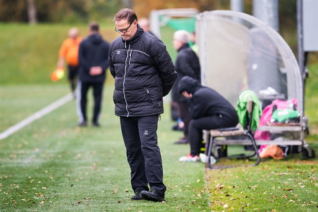 FC United och tränaren Keijo Paananen har ett och annat att bita i om man ska lyckas få en vändning till stånd mot VJS i returmötet.