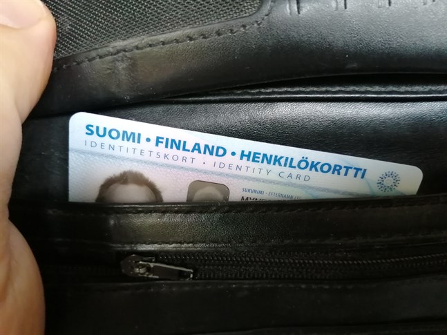 Nya id-kort som inte innehåller vare sig kön eller födelsedatum finner ingen nåd hos Kaj Finne.