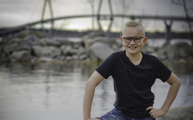 Kasper Kammonen fick upp ögonen för MGP på skolturnén och skrev sin låt "Vi skapar en värld" efter att programledaren Jontti Granbacka haft en livestream på Instagram.