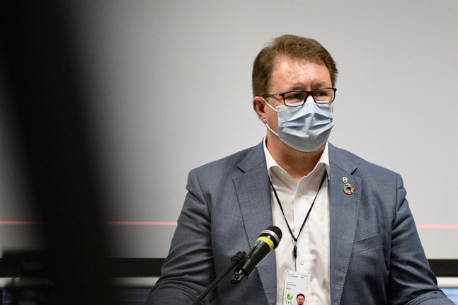 Mika Salminen, direktör på Institutet för hälsa och välfärd, säger att hösten och vintern kan bli svåra.