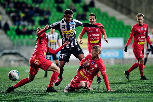 Premiären i herrarnas division 1 flyttas fram med drygt två veckor.