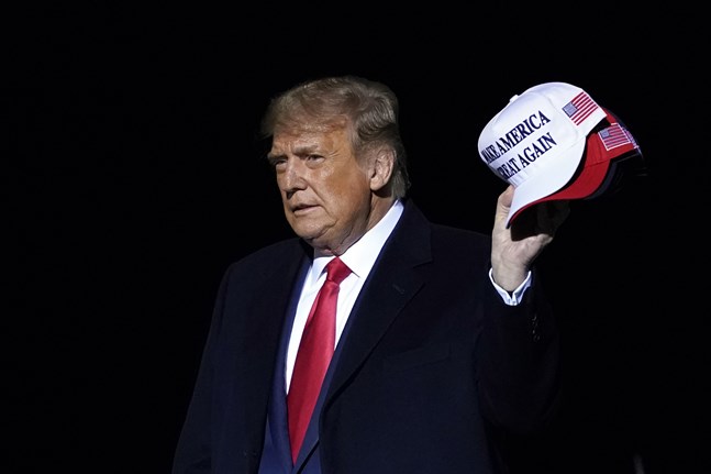 Att USA:s president Donald Trump testat positivt för coronaviruset kan få stora konsekvenser, enligt två USA-experter.