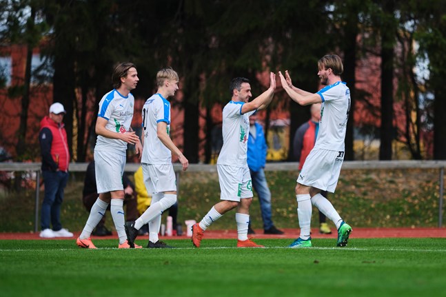 Kraft har ett gynnsamt utgångsläge inför söndagens seriefinal. Oavgjort räcker för serieseger.