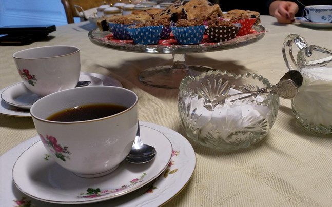 Mänskliga kontakter är viktiga. Det kan vara en gemensam kaffestund och samtal.