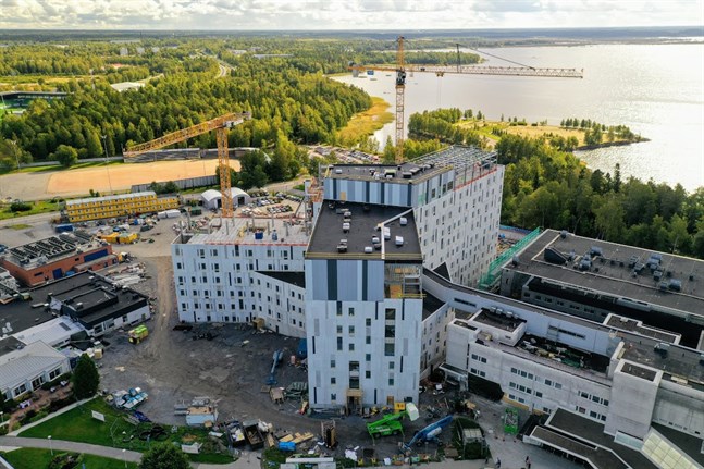Vid årsskiftet byter Vasa sjukvårdsdistrikt namn till Österbottens välfärdsområde. Det nya H-huset vid Vasa centralsjukhuset blir hjärtat i det nya samarbete.