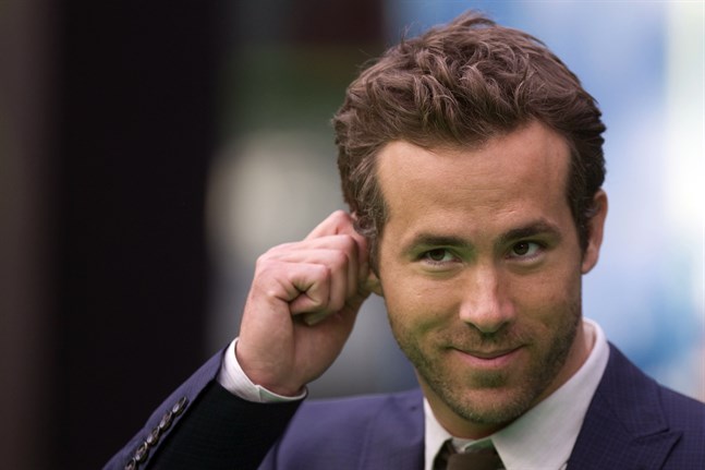 Ryan Reynolds fick ta sig själv i örat efter att ha medverkat i floppfilmen "Green Lantern" 2011. Nu satsar tv-bolaget HBO på en ny serie om superhjälten. Arkivbild.