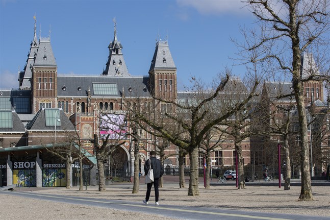 Rijksmuseum i Amsterdam är ett av de museer som nu ska återlämna plundrad konst.
