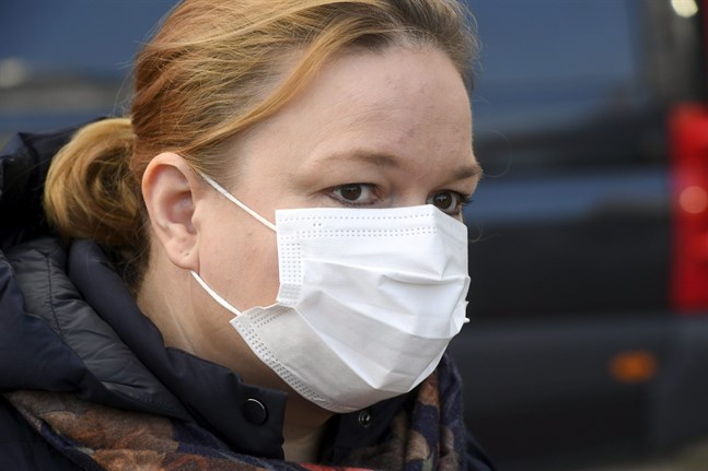 Familje- och omsorgsminister Krista Kiuru (SDP) bemötte Samlingspartiets kritik om hennes hantering av coronaepidemin under ett partievenemang i Helsingfors på lördag.