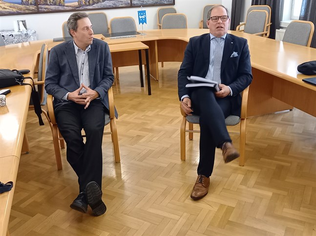 Timo Pärkkä och Jyrki Kaiponen tror på Mellersta Österbottens möjligheter att få del av EU:s stimulanspengar.