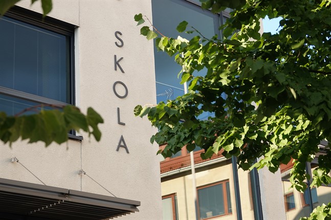 Enligt stadsdirektörens beredning ska flest årsverken, sammanlagt 9, försvinna från centralen för bildning och välfärd.