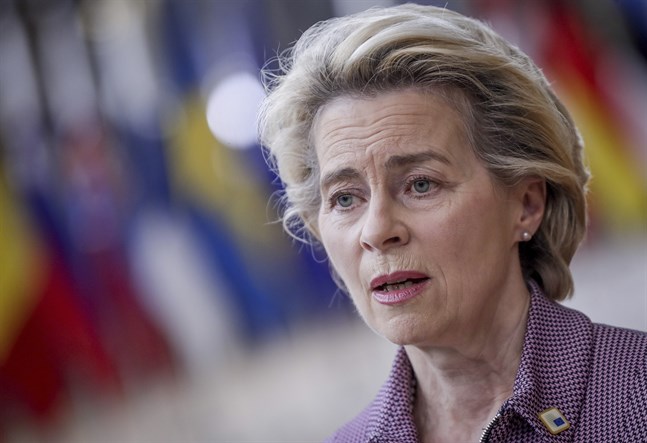 EU-kommissionens ordförande Ursula von der Leyen på väg in till torsdagens EU-toppmöte i Bryssel.