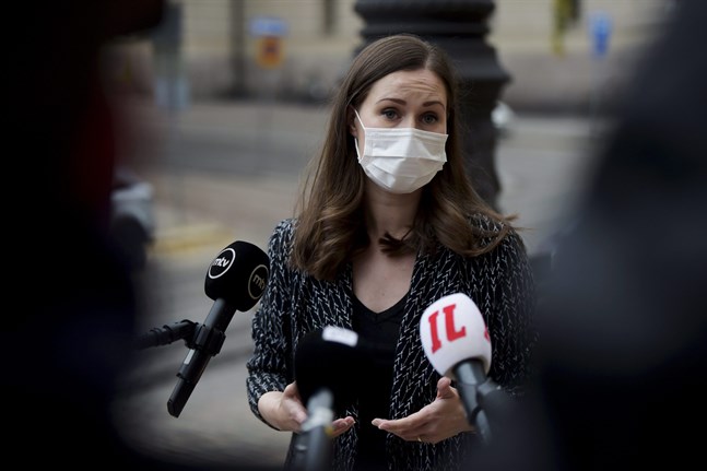 Statsminister Sanna Marin (SDP) mötte medierna utanför Ständerhuset.