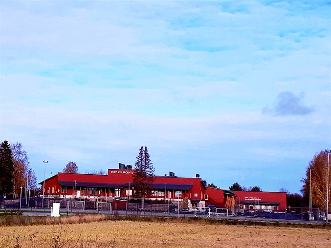 Kvevlax lärcentrum och Kvevlax bibliotek.