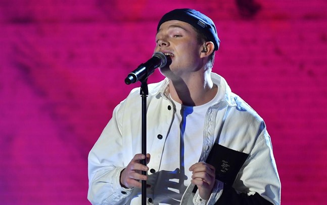 "Inte ett lätt beslut", säger "Idol"-deltagaren om att han lämnar programmet.