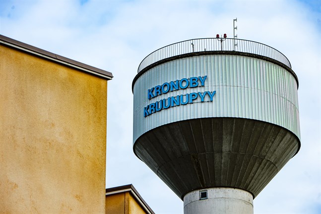 Skribenterna lyfter fram allt det positiva i Kronoby.