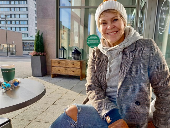 Nina Brännkärr-Friberg berättar att det blir housewarming hos Project Liv i samband med flytten till Jakobsgatan.