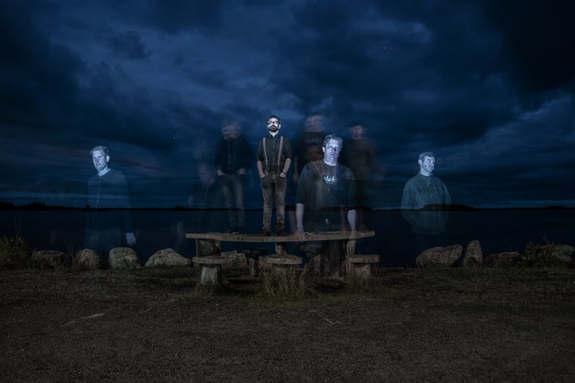 Schlagwerk går i graven. Bandet är (från vänster) Carl Andtfolk, Rickard Eklund, Jan Holm och Magnus Nordström.