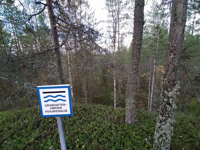 Ännu råder ingen brist på vatten och både i Kristinestad och Närpes är grundvattennivåerna högre än i fjol. Bilden är från Kallträsk vattentäkt i Kristinestad.