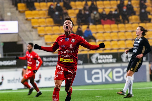 Det var Joni Remesaho som visade vägen för Jaro mot SJK Akatemia. Här har han just gjort 1–1.