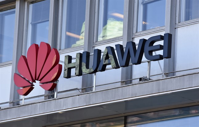 Huawei stängs ute från den svenska 5G-marknaden, bakom beslutet finns en oro för företagets kopplingar till den kinesiska underrättelsetjänsten.