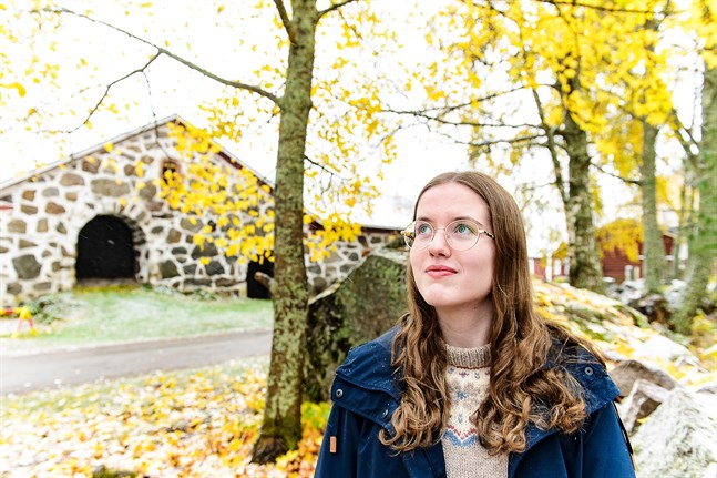 Julia Sjöbacka ser skrivandet som ett verktyg.