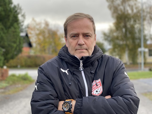 Sportings ordförande Jari Rantala får fortsätta jaga spelare.