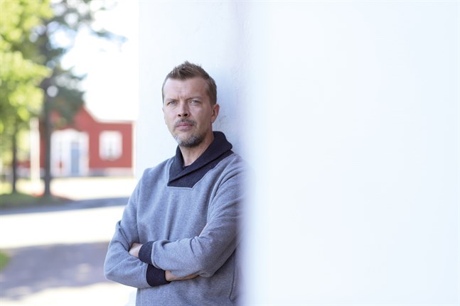 Teater och kultur överlag är viktig också i svåra tider. Det anser Juha Luukkonen, som är teaterchef vid Karleby Stadsteater.