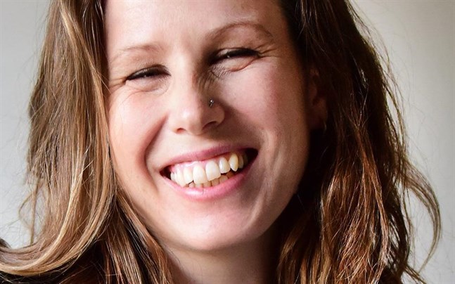 Caroline Criado Perez har skrivit en bok om hur kvinnor systematiskt ignoreras när data utgår ifrån mäns erfarenheter.
