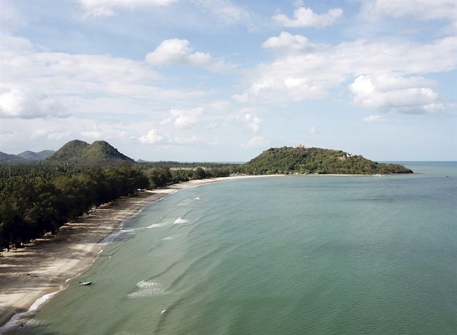 Många längtar till de thailändska stränderna. Arkivbild från Ban Krut i provinsen Prachuap Khiri Khan.