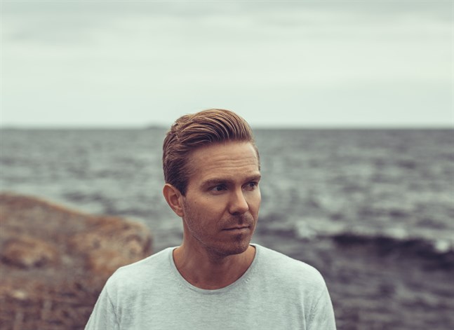 Joonas Haavisto är pianist och kompositör. Han började studera musik som sjuåring vid konservatoriet i sin dåvarande hemstad Karleby.
