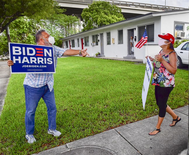 Domenic Sanfana, pensionär som är född i New Jersey av kubanska föräldrar, och Zonia San Martin, som är född i Kuba och arbetar som narkossköterska i Florida, stödjer Demokraternas Joe Biden respektive Republikanernas Donald Trump. Här bråkar de utanför ett av Bidens kampanjmöten i Miami.