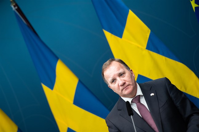 Statsminister Stefan Löfven under en pressträff om regeringens beslut om skärpta regler.