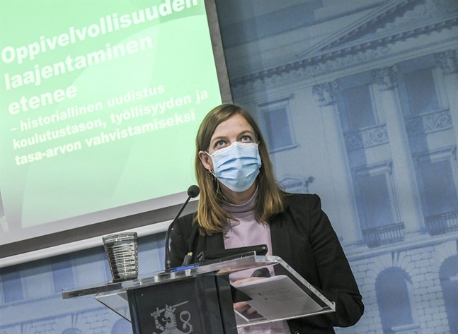 Motiveringen till förlängd läroplikt är en ökad jämlikhet och höjd kompetensnivå i Finland. Bra så. Men frågan är mera komplex, skriver Anci Jylhä i sin insändare. Undervisningsminister Li Andersson berättade om den förlängda läroplikten den 15 oktober.