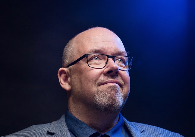 Marcus Rosenlund är en bekant radioröst från Yle Vega, där han leder programmet "Kvanthopp". Nu är han aktuell med en ny bok.