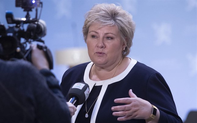 Norges statsminister Erna Solberg vill rädda julfirandet genom nya virusrestriktioner.