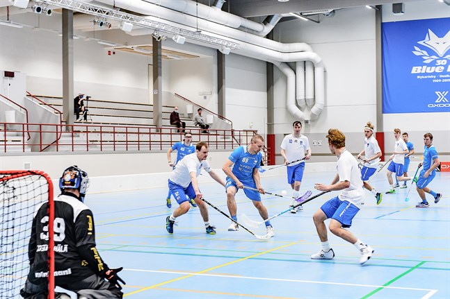 Mikael Nyvall och de andra blårävarna får börja sänka adrenalinnivån. Det blir ingen match för laget i helgen.