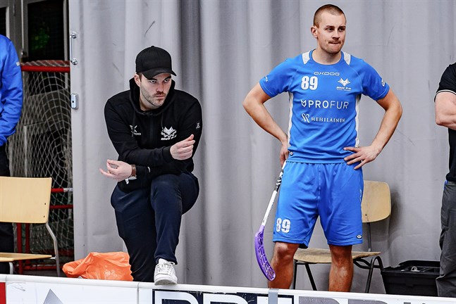 Sommarlov eller division 1-kval? Blue fox-tränaren Robin Holländer och spelaren Mikael Nyvall har intressanta saker att fundera över de närmaste dagarna.