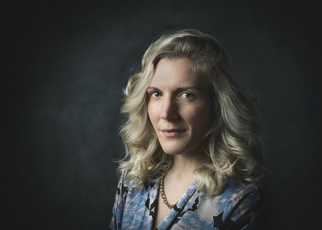 Klara är i trettioårsåldern och har ett halvbra jobb i Stockholms mediavärld. Hon är huvudperson i Josefin Soncks debutbok.