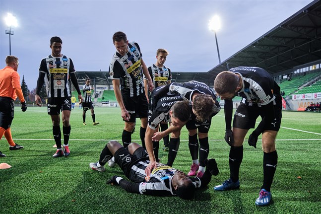 20201025, Elisa stadion, Vasa, Division 1, herrar, VPS – If Gnistan. Steven Morrissey, VPS (#10) efter 1-0-målet