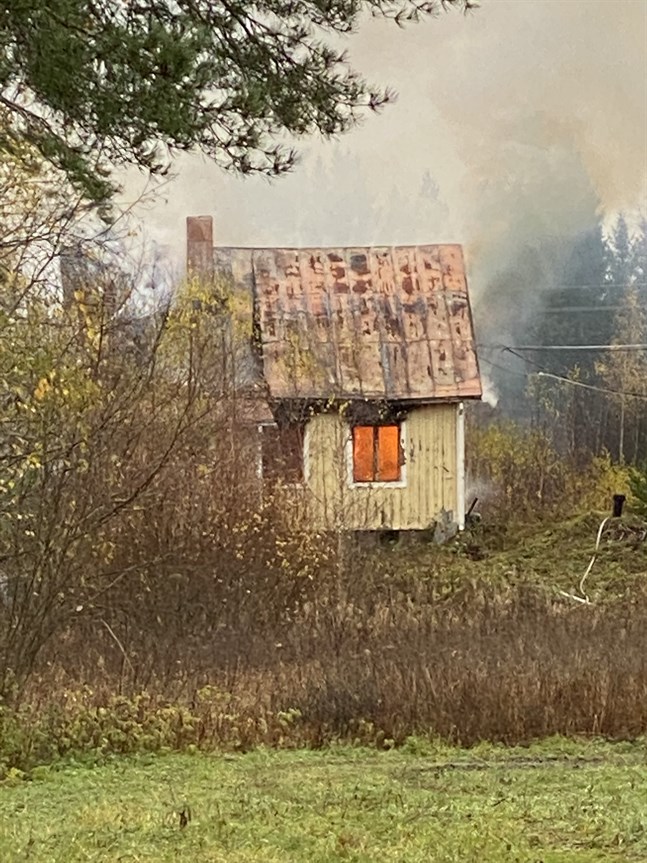 Ödehuset vid Strandvägen totalförstördes i branden i söndags.