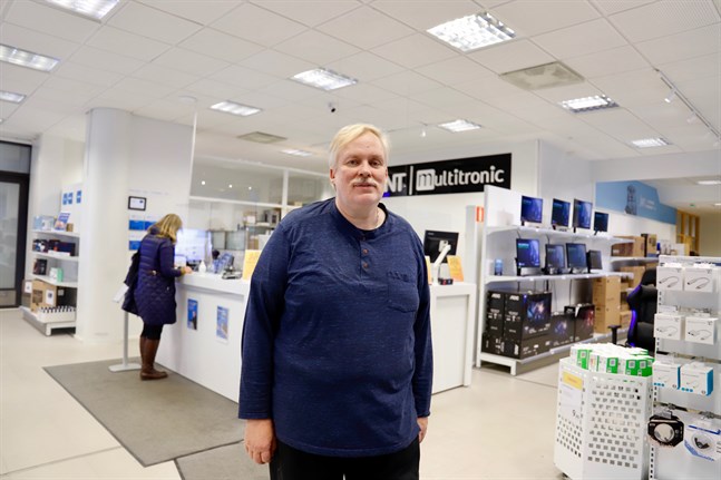 Tom Kecklund, Multitronics styrelseordförande, är glad över den nya webbshoppen.