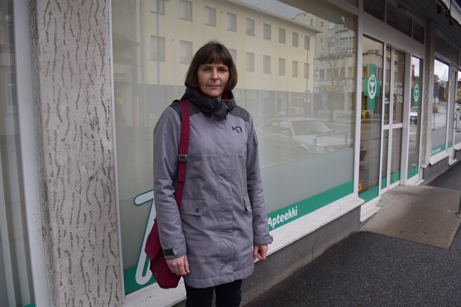 Helena Raattamaa tar över som ny apotekare vid Första apoteket i Jakobstad och filialen i Larsmo från och med nästa vecka.