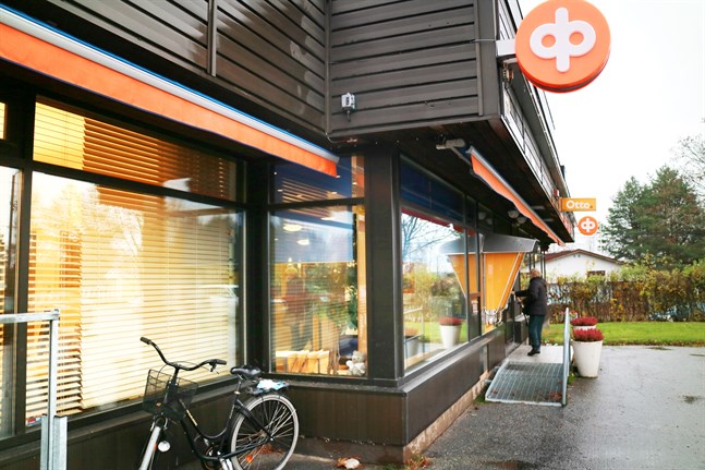 Mellersta Österbottens Andelsbank stänger kontoret i Terjärv för kunder som inte har bokat tid på förhand.