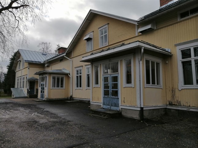 Med ett par dagar kvar av budgivningen har det kommit in ett jättebud på Rödsö skola.