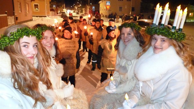 2017 var det Linnéa Granlund som bar luciakronan och fick sprida ljus tillsammans med tärnorna Jenni Dahlström, Nora Jakobsson och Minna Wiklund. I år blir det paus i traditionen.