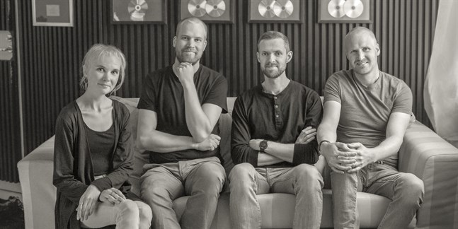 De har tillsammans gett ut en skiva med sånger av Lina Sandell. Från vänster i bild: Lina Forsblom, David Forsblom, Jonathan Stenlund och Mathias Forsblom.