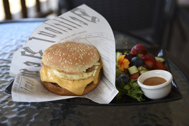 Framöver kan det bli aktuellt med också en fjärde fas för landskap, så kallade nollandskap, där inga nya coronafall bekräftats under en viss period. I sådana landskap slopas alla coronarelaterade restaurangbegränsningar.